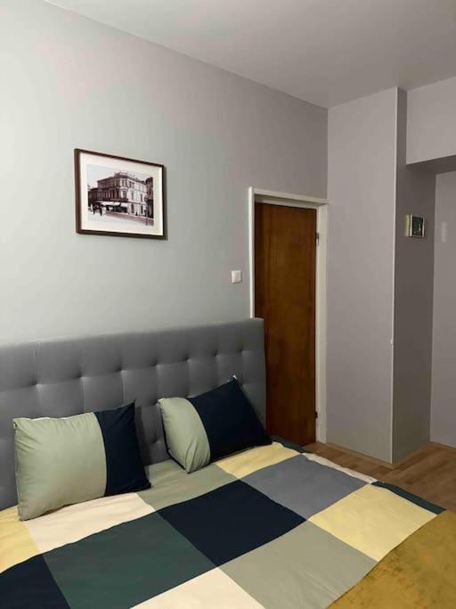 Double Studio Near University Square - 2 Balconies Bukarest Exterior foto